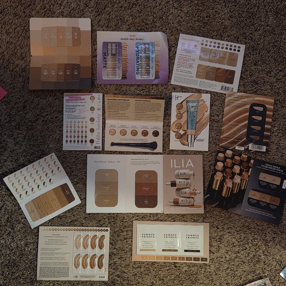 Multiples Women Makeup Foundation Sampler Set